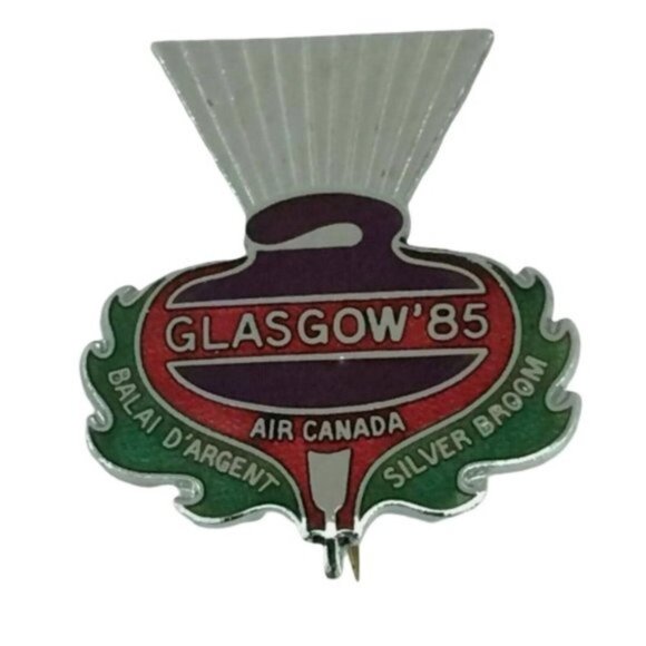 Vintage Air Canada Glasgow 1985 Silver Broom World Curling Championship Pin - Picture 1 of 12